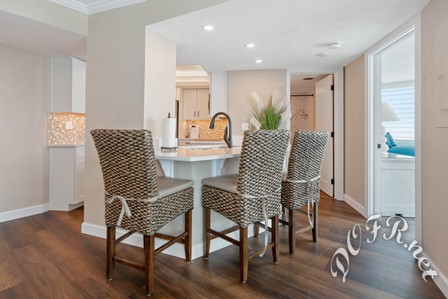 Kitchen Bar with Three Counter Stools